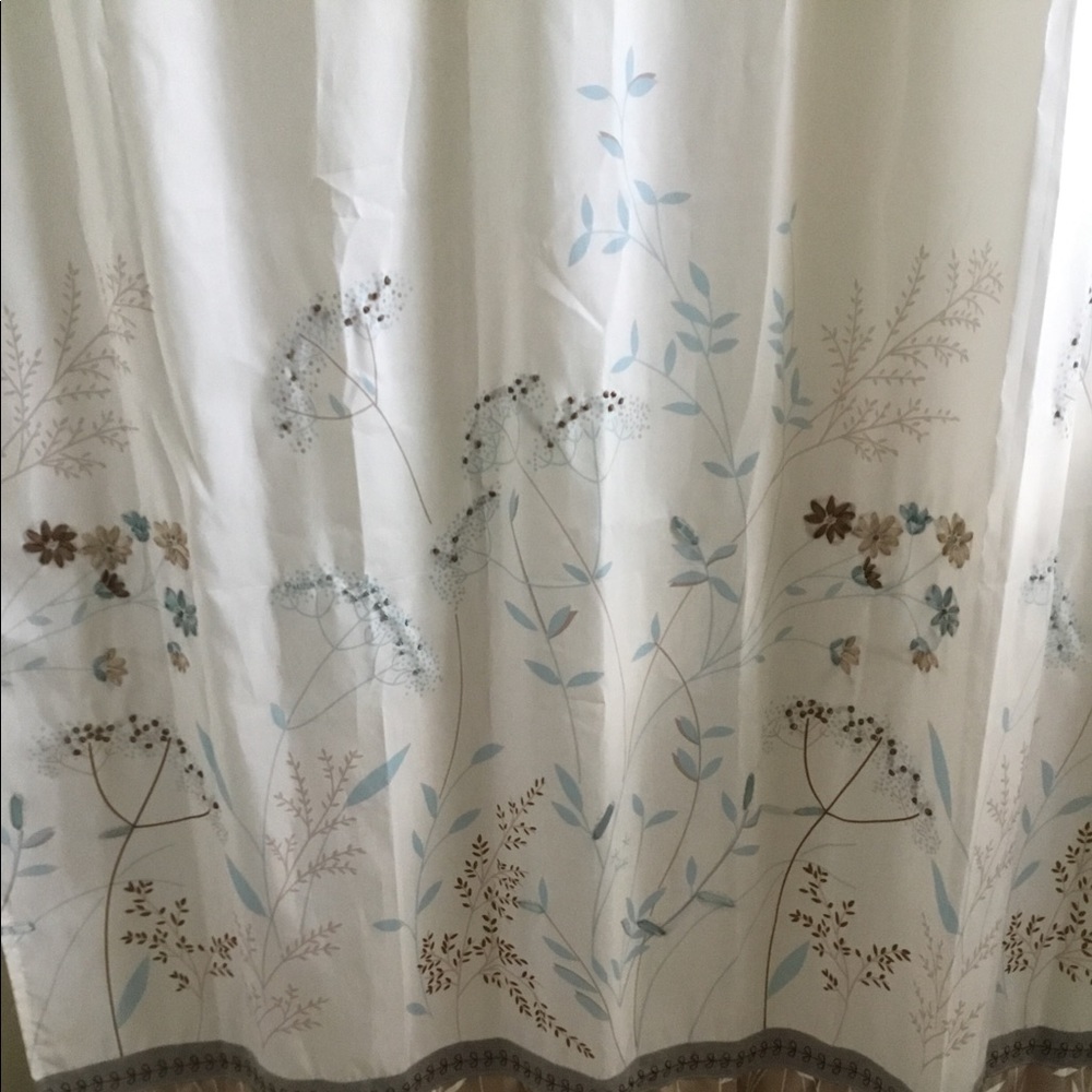 Bed Bath and Beyond Neutral floral shower curtain 💕